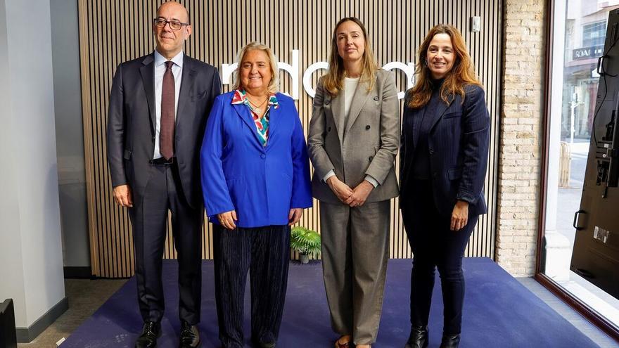Inauguración del nuevo «Punto Endesa» en València.