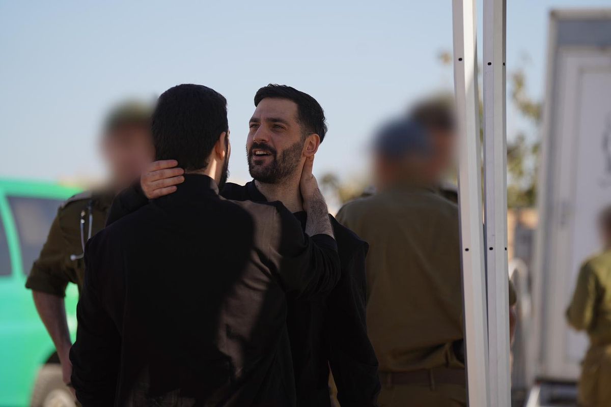 Gali (derecha) y Ziv Berman, en la base militar israelí de Reim, tras ser liberados. Gali (derecha) y Ziv Berman, en la base militar israelí de Reim, tras ser liberados.