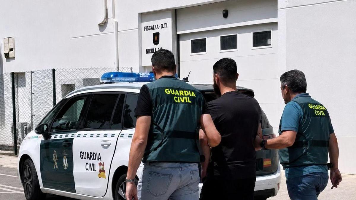 TRÁFICO DROGAS MALLORCA | Interceptan cuatro envíos de paquetes con 19 kilos de droga oculta entre ropa y comida en el Aeropuerto de Palma