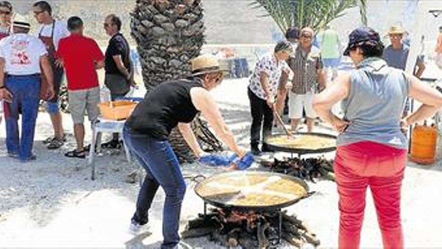 LAS ENTIDADES DE VINARÒS DISFRUTAN DE LAS PAELLAS