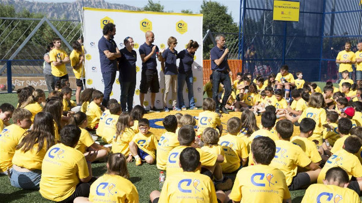 Guardiola inaugura la Cruyff Court de Hostalets de Pierola