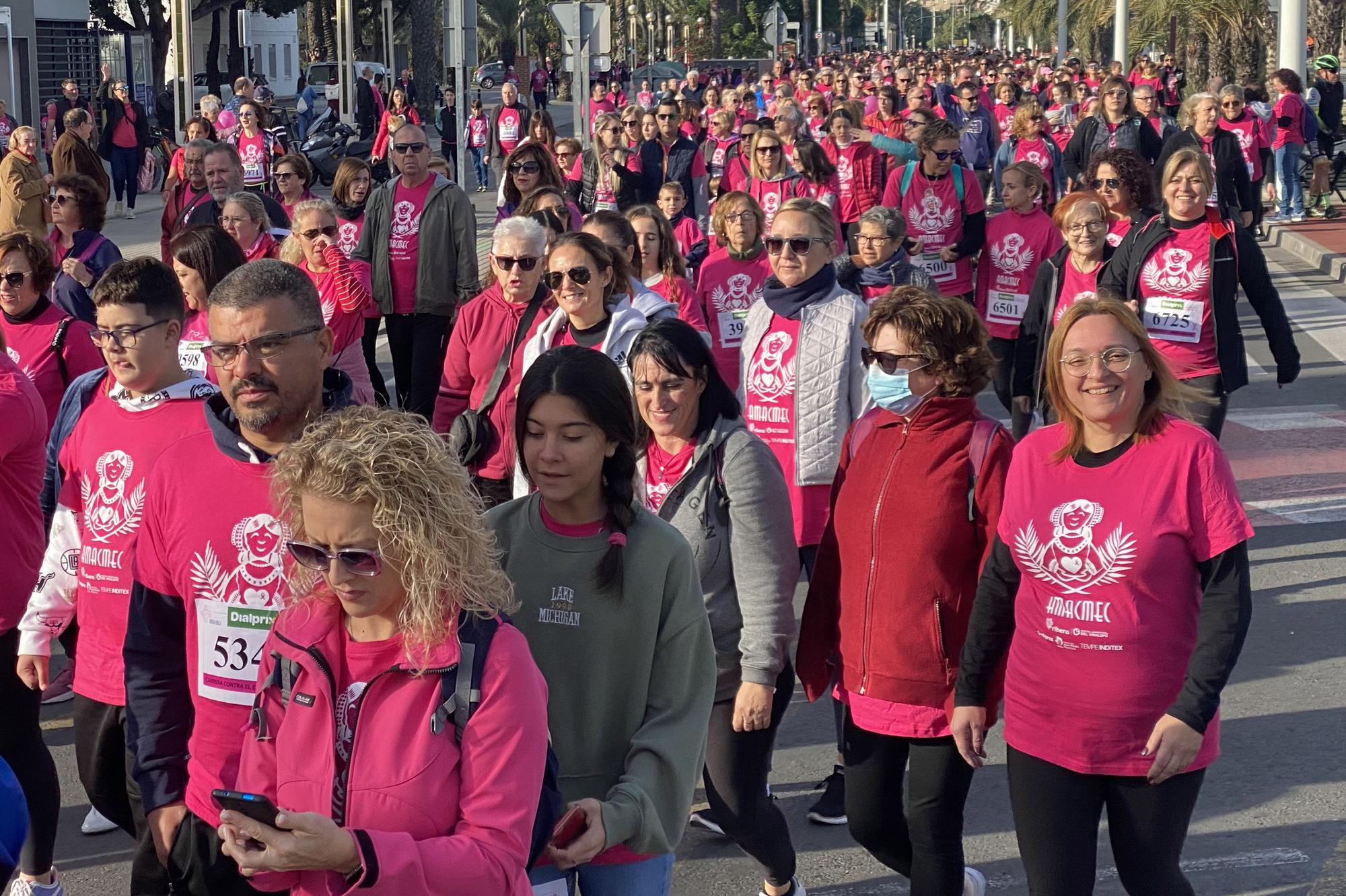 Más de 8.000 solidarios con el cáncer de mama en Elche