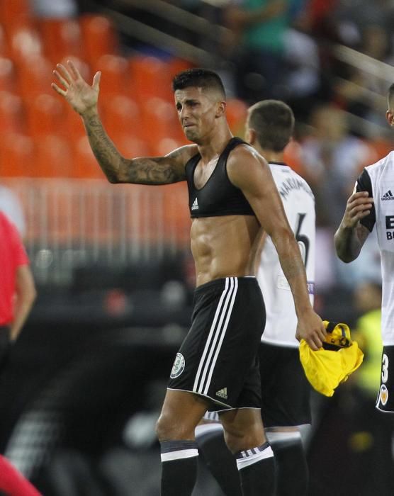 Joao Cancelo se despide de Mestalla entre lágrimas