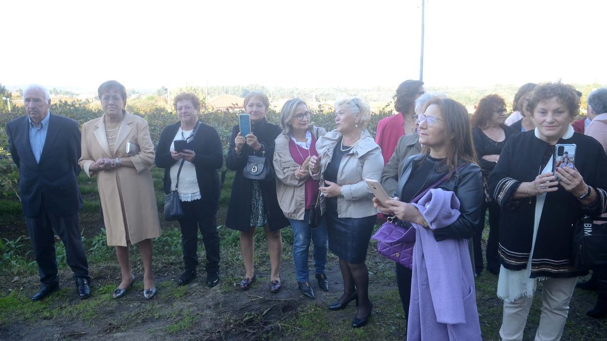 Algunos de los participantes en el homenaje sorpresa.