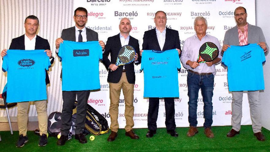 Foto de familia de la presentación oficial de la novena edición del Open de Pádel Barceló Hotel Group, que tuvo lugar ayer en el Gran Canaria Arena.