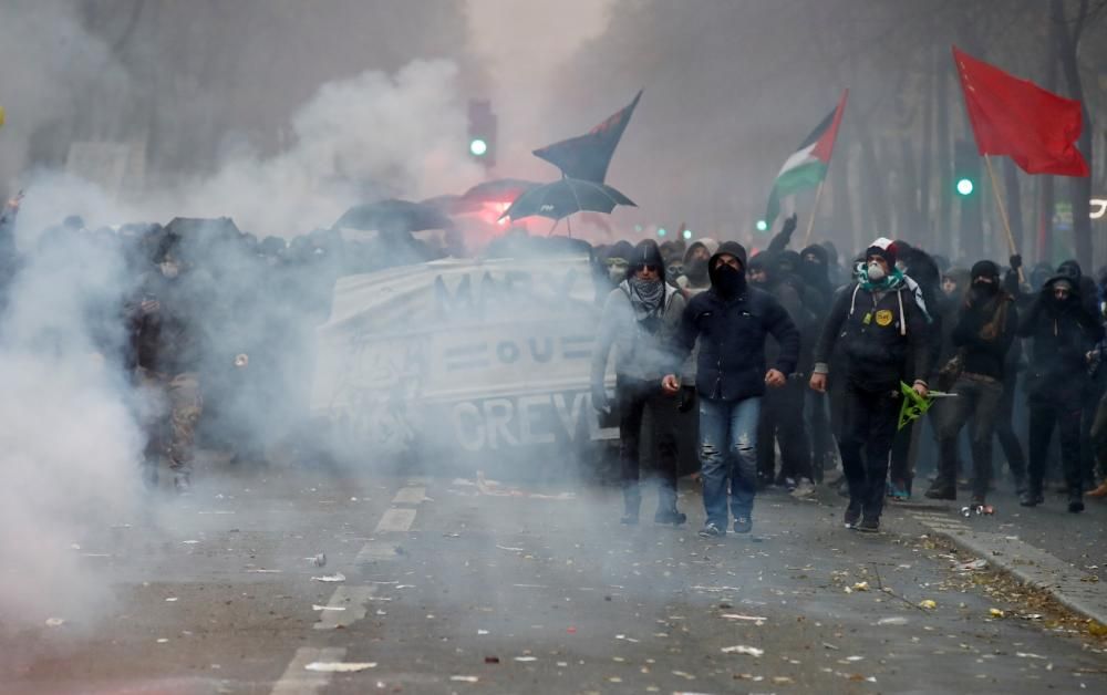 Aldarulls a París durant la vaga contra la reforma de pensions