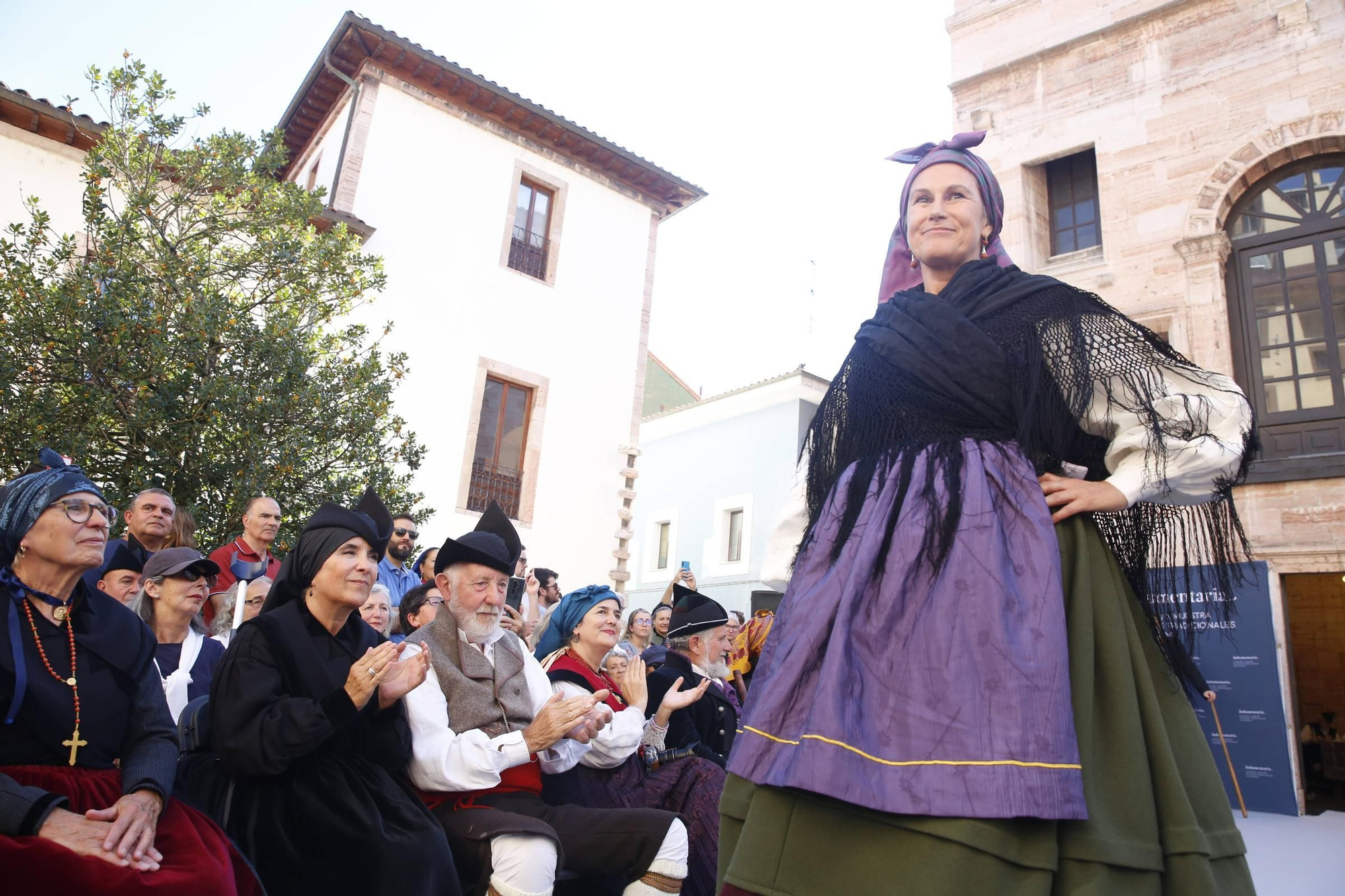 En imágenes: así ha sido el Día'l Traxe'l País en Grado
