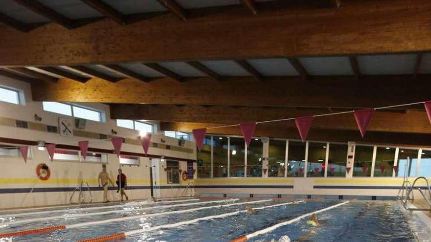 Participantes en una actividad de la piscina de Antromero.