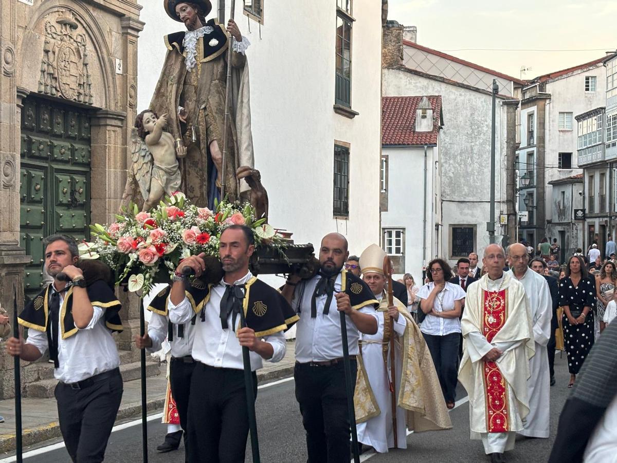 Santiago honra a San Roque con su tradicional procesión Santiago honra a San Roque con su tradicional procesión
