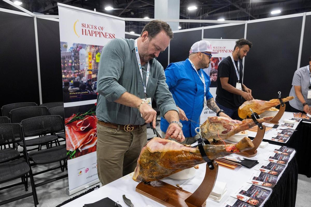 Actividad en una feria de la alimentación en Miami (EEUU).
