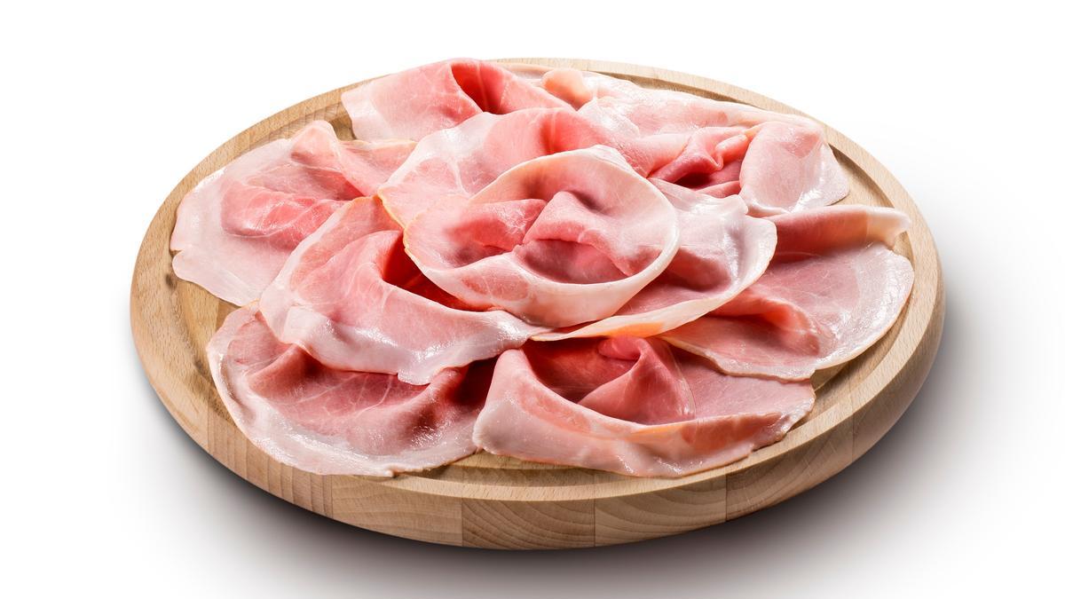 El jamón es uno de los ingredientes con los que tener cuidado a la hora de elegir