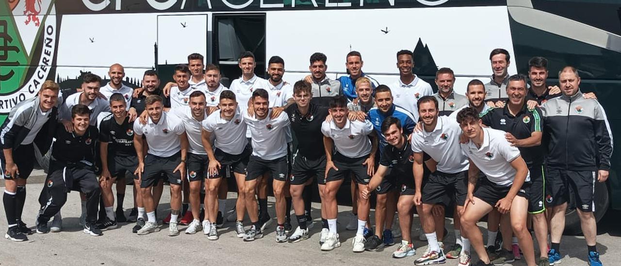 La expedición del Cacereño camino a la provincia de Alicante para jugar este domingo ante el Teruel.