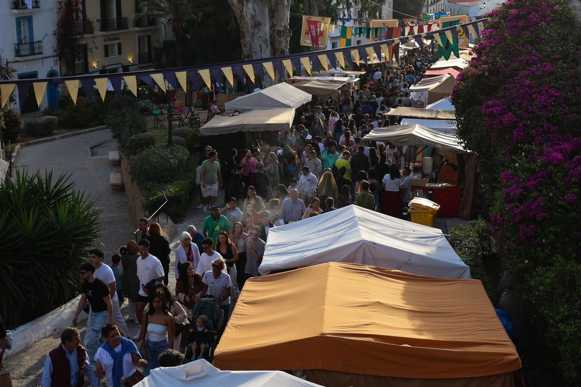 Compras de último día en la feria Eivissa Medieval