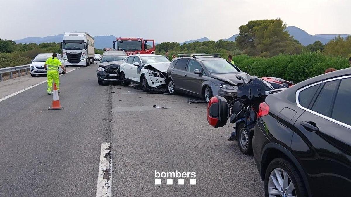 Accidente de varios vehículos en la AP-7 en PK-272 cerca de Mont-roig del Camp. En total, habría 4 vehículos involucrados.