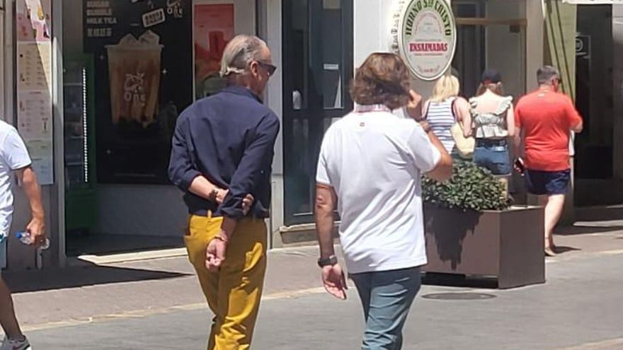 Mario Conde junto a Jorge Campos esta mañana en el centro de Palma