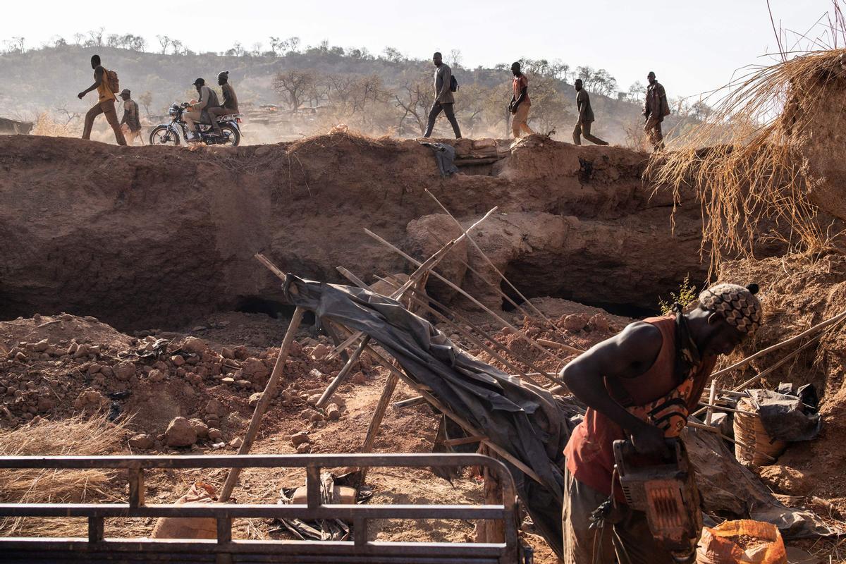 La minería artesanal de oro en Senegal. Karakaene y Bantakokouta son sitios de extracción de oro en el sureste de Senegal