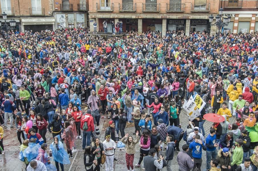 La lluvia no restó ambiente a la petición del Toro