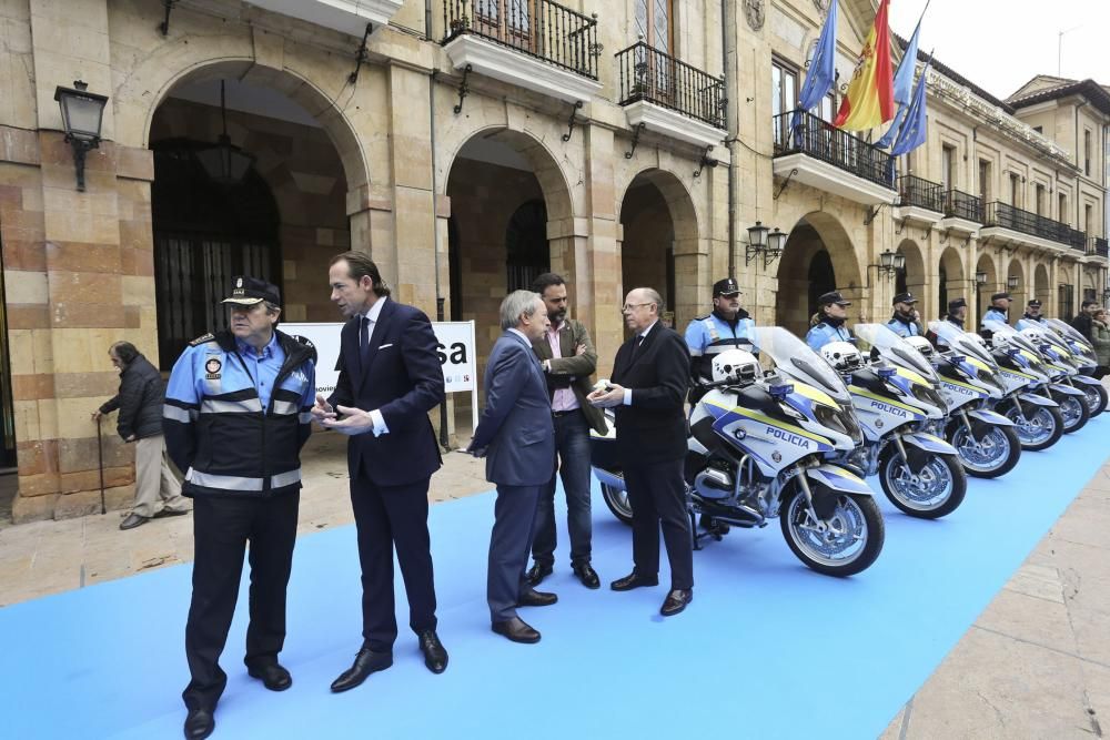 Presentación de las nuevas motos de la Policía Local de Oviedo.