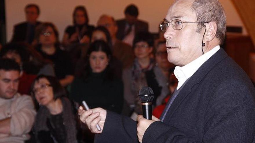 Carlos Fernández Renedo, coordinador autonómico de trasplantes, durante la conferencia impartida en Zamora.