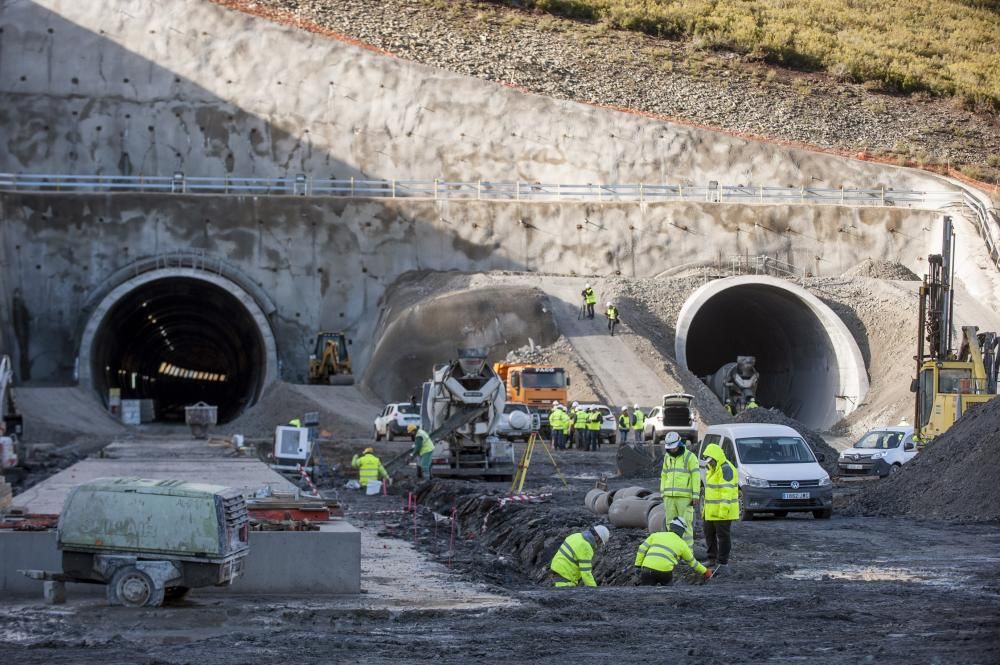 Obras en el túnel de Bolaños. // Brais Lorenzo