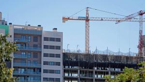 La població de la demarcació de Tarragona creix quinze vegades més ràpid que la construcció d'habitatges
