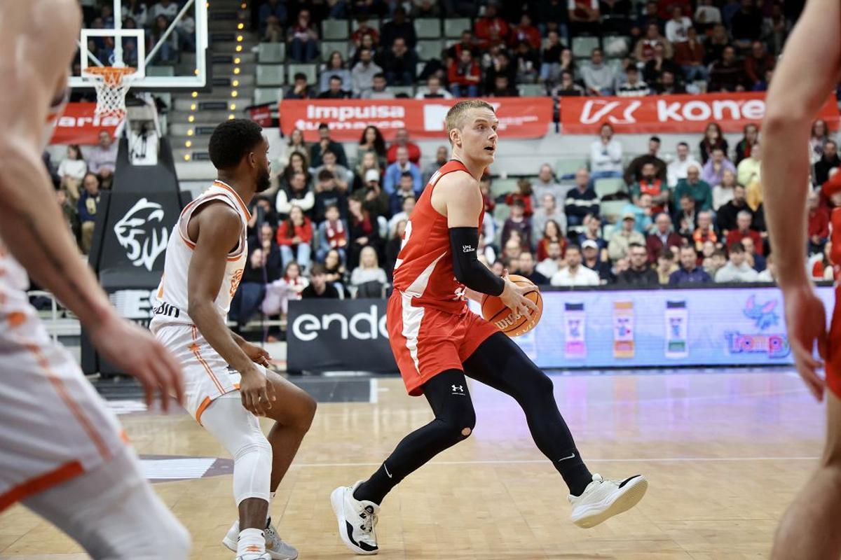 Las mejores imágenes del UCAM Murcia - Valencia Basket