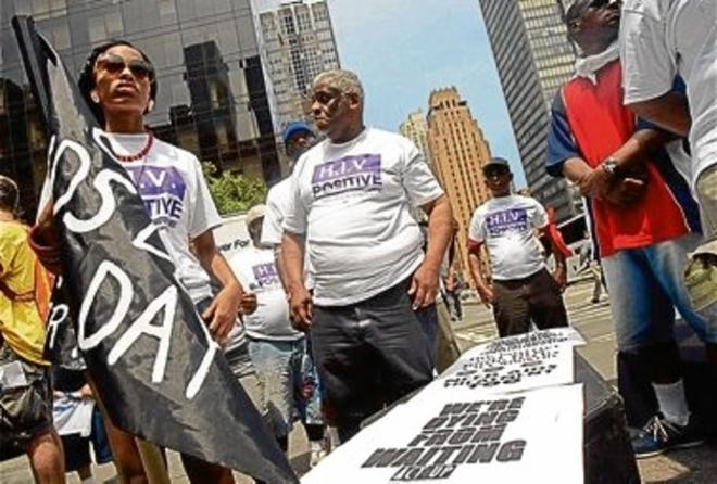 El cronista de los años duros del sida reivindica su herencia activista: "Cambiamos la ciencia y la medicina"