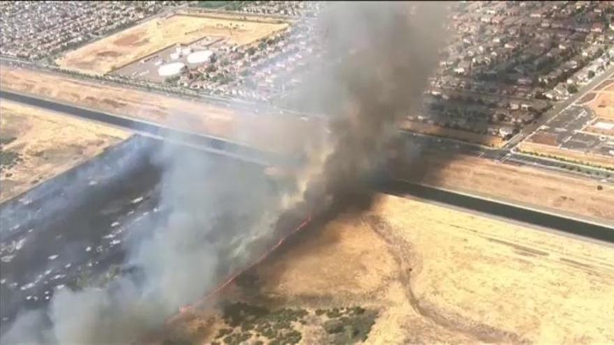 Las llamas queman más de 55 hectáreas en California