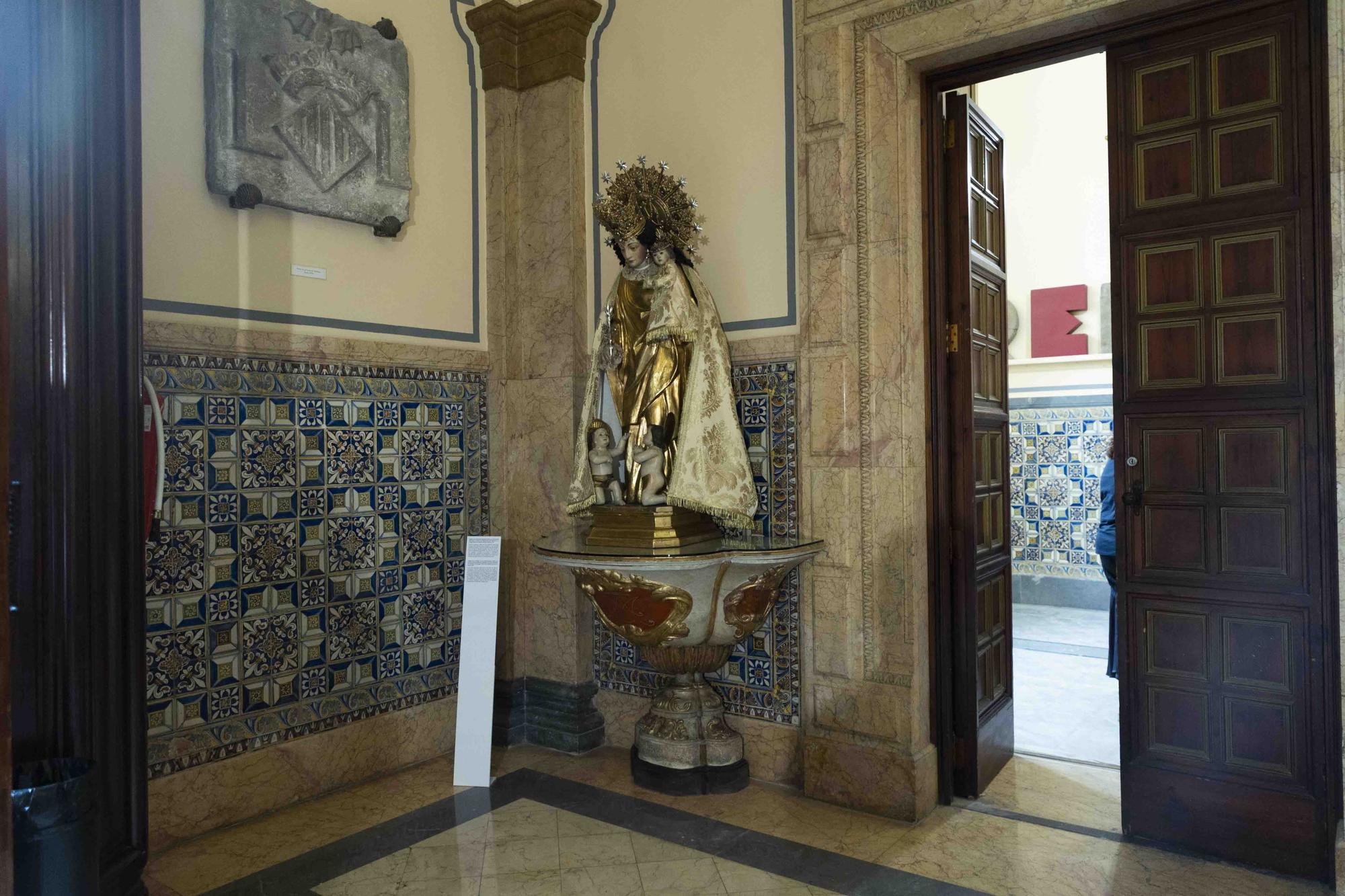 La Virgen de los Desamparados en el Ayuntamiento