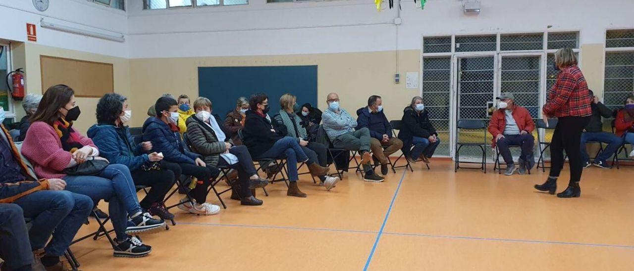 La reunió amb l’alcaldesa Agnès Lladó va comptar amb la participació d’un gran nombre de veïns