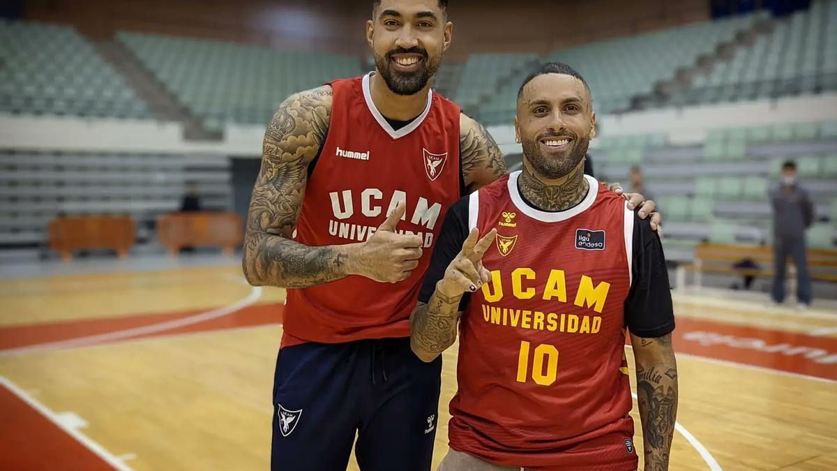 El jugador del UCAM Augusto Lima junto al cantante Nicky Jam en la fotografía que ha subido a sus redes sociales.