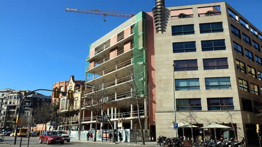 Un bloc de pisos de nova construcció, a Girona