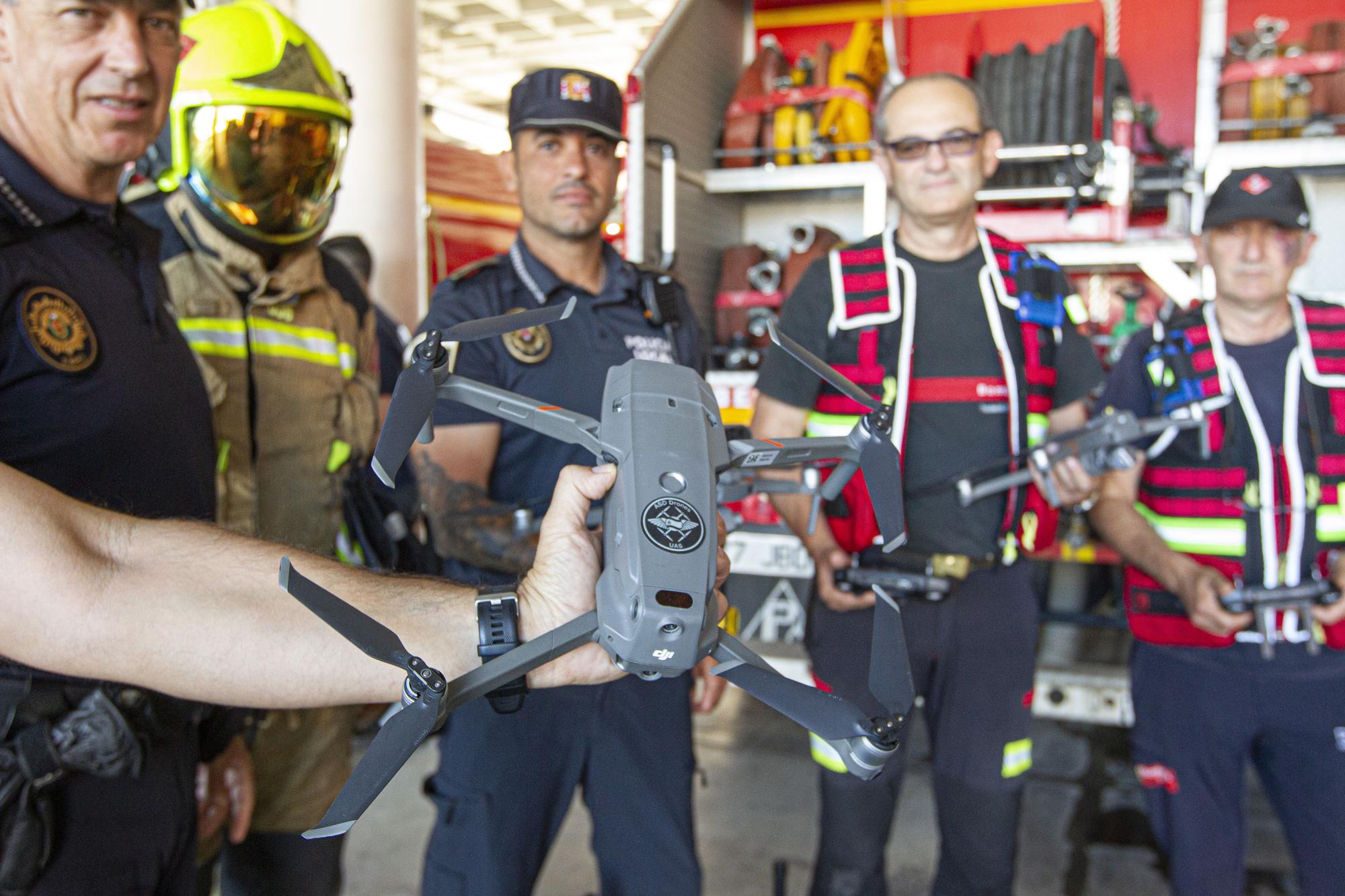 Los Bomberos preparan los drones que volarán en la noche de la Cremà