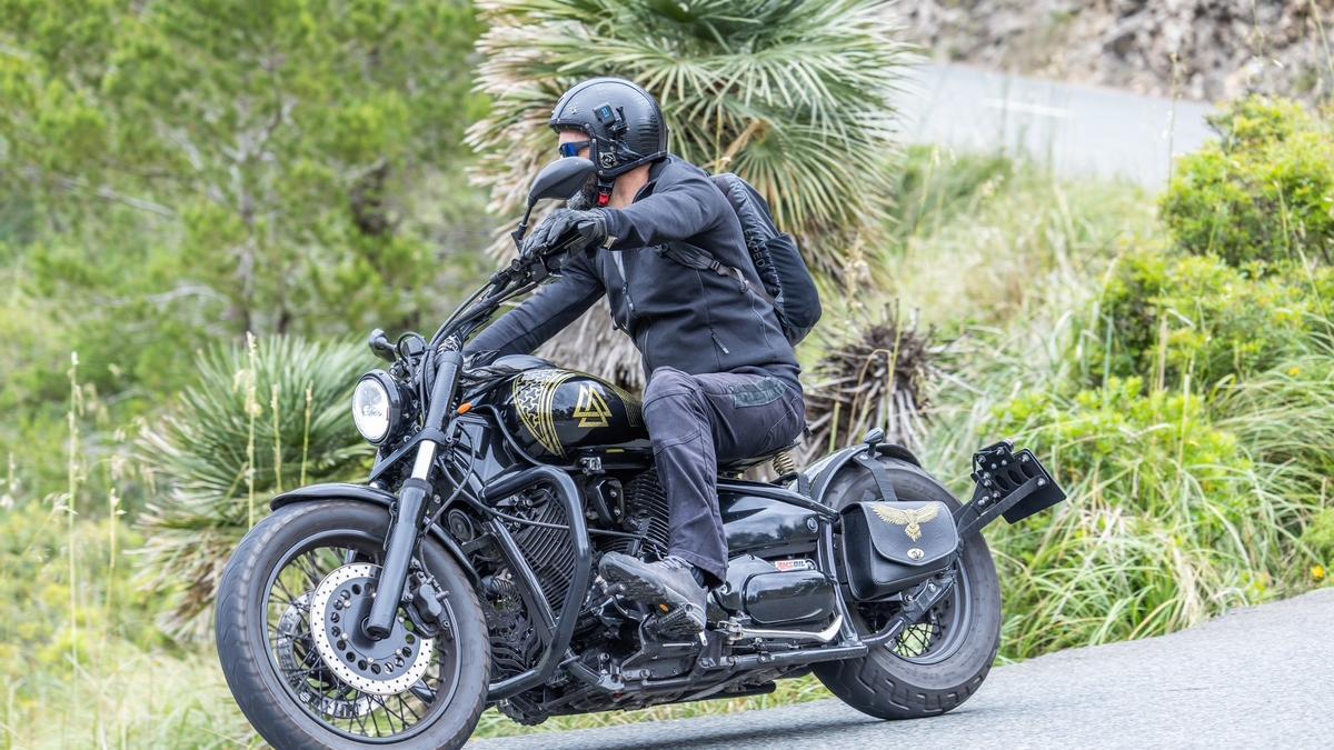 Ob eigenes Motorrad oder ausgeliehen (wie hier vom Anbieter Easy Rider): Mallorca lässt sich auch auf zwei Rädern erkunden..