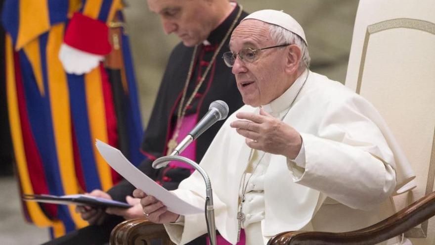 El Papa se dirige a los fieles en la audiencia general de este miércoles.