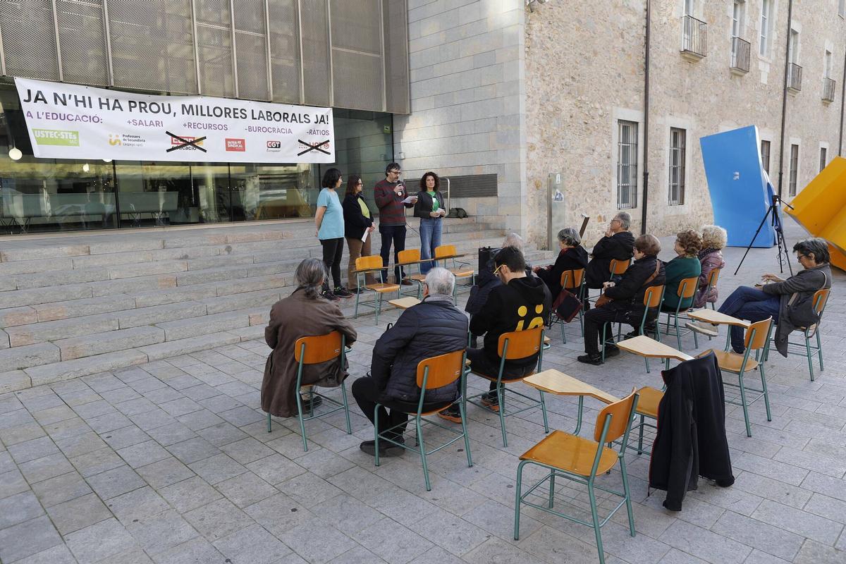 Girona. Seu Generalitat. Roda de premsa dels docents gironins que es manifestaran dijous per reclamar millores despres de l'acord insuficient entre Educacio i els sindicats CCOO i UGT.