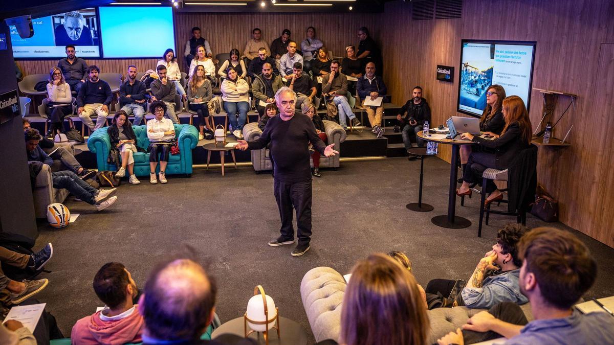 El cocinero Ferran Adrià en una masterclass organizada entre Caixabank y elBullifoundation