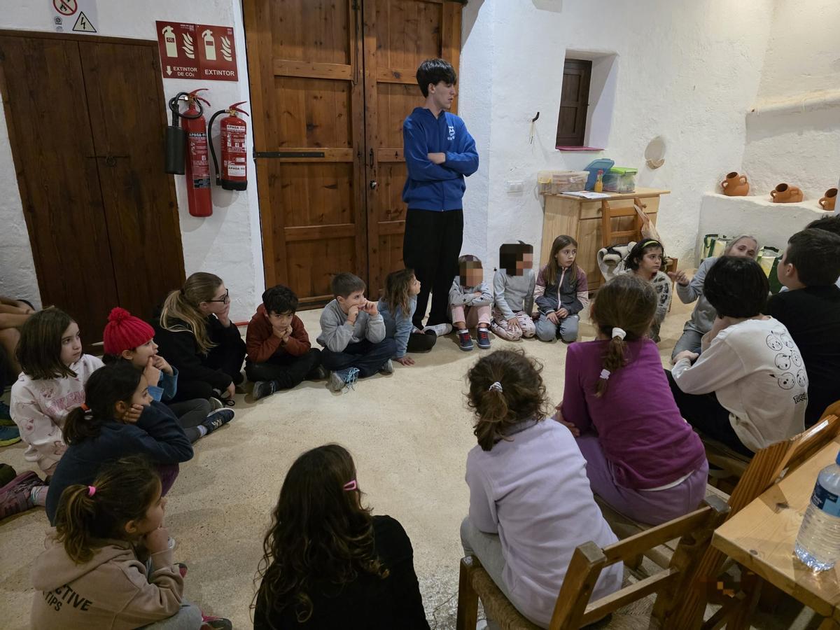 Estas son las imágenes del campamento de arqueología en Can Tomeu, programación Natura