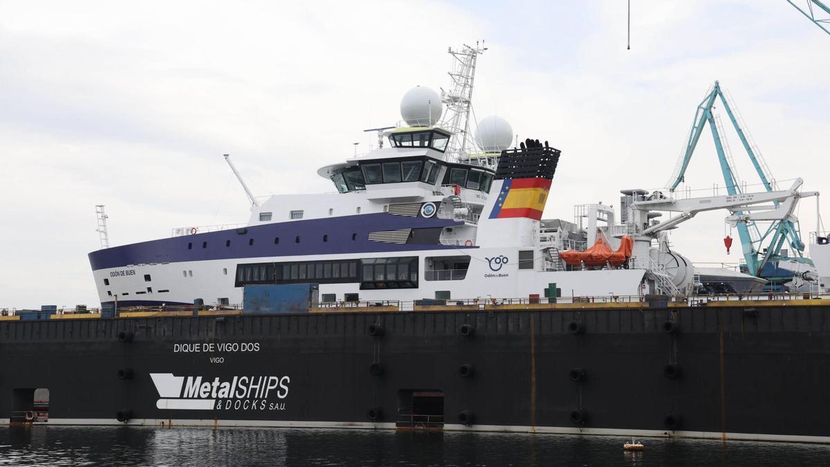 El buque oceanográfico «Odón de Buen» en el dique del astillero Metalships Teis de Vigo