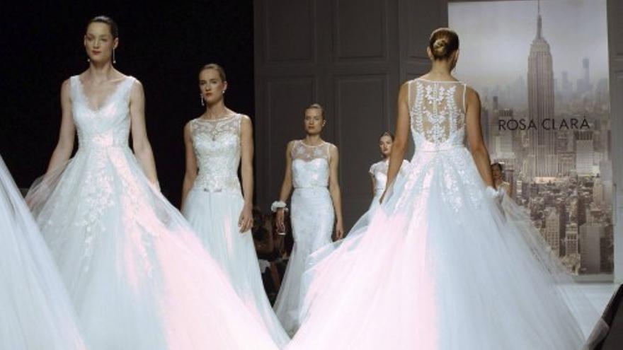 Desfile de moda de novias de Rosa Clará en la Pasarela Gaudí