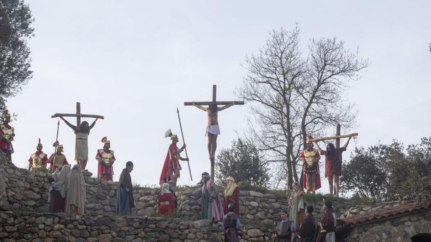 La crucifixió és un dels moments culminants de l’obra.