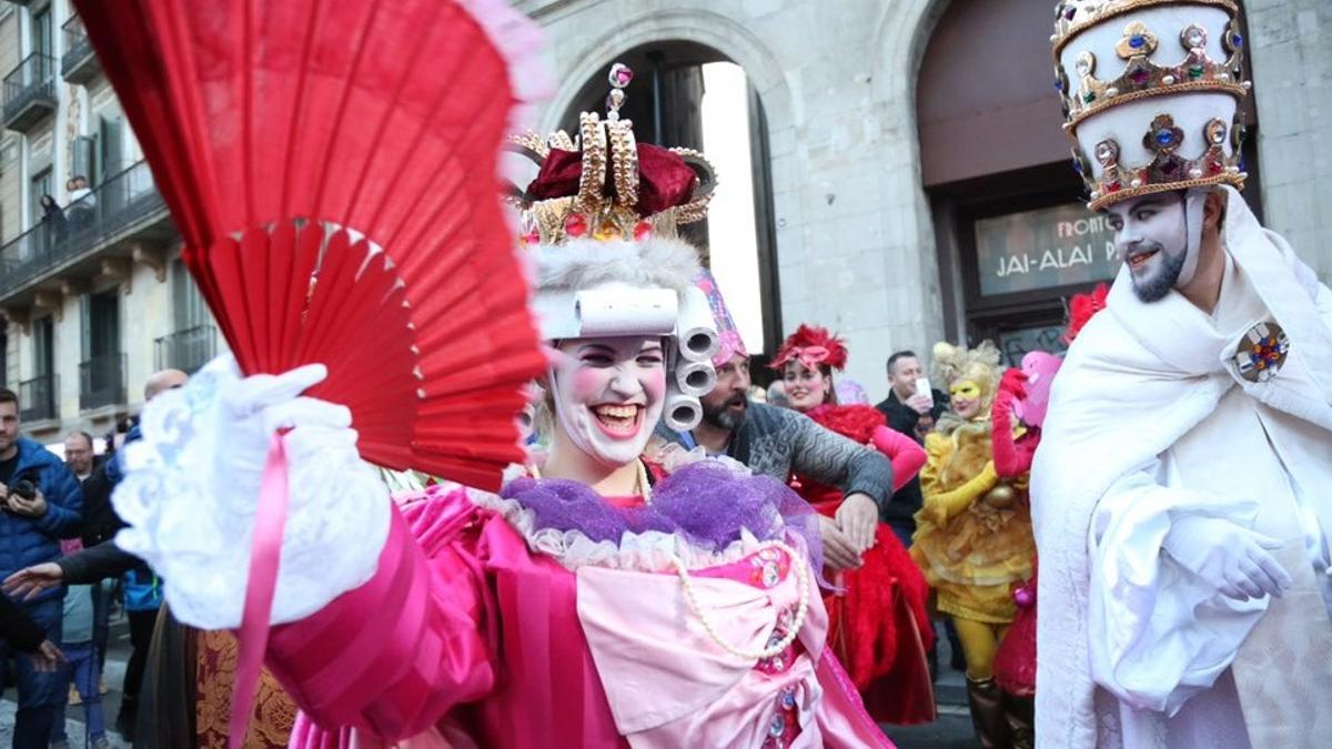 Vilanova i la Geltrú celebra el Carnaval alliberada de la disfressa de la mascareta