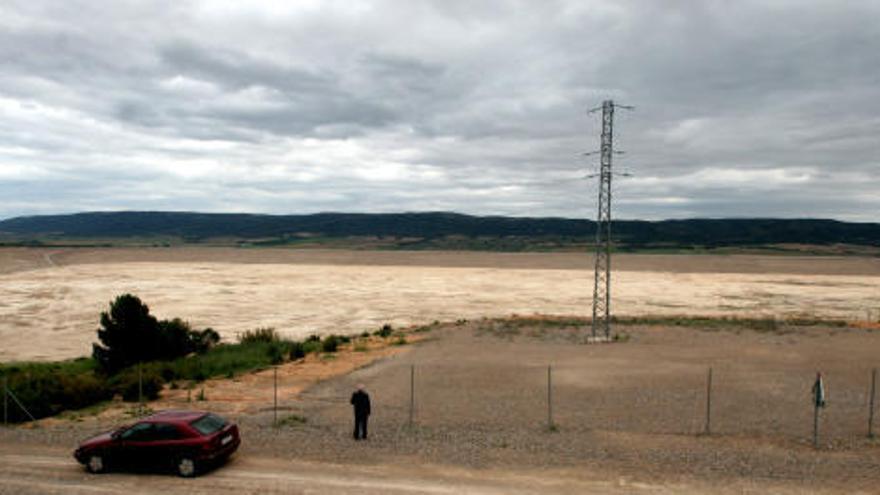 La balsa de San Diego simboliza el fracaso del trasvase Júcar.-Vinalopó.