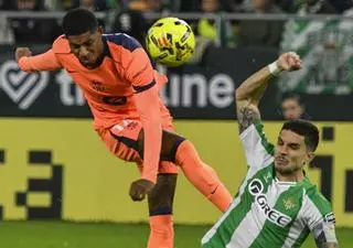 El audio del VAR del penalti a favor del Barça por manos de Bartra