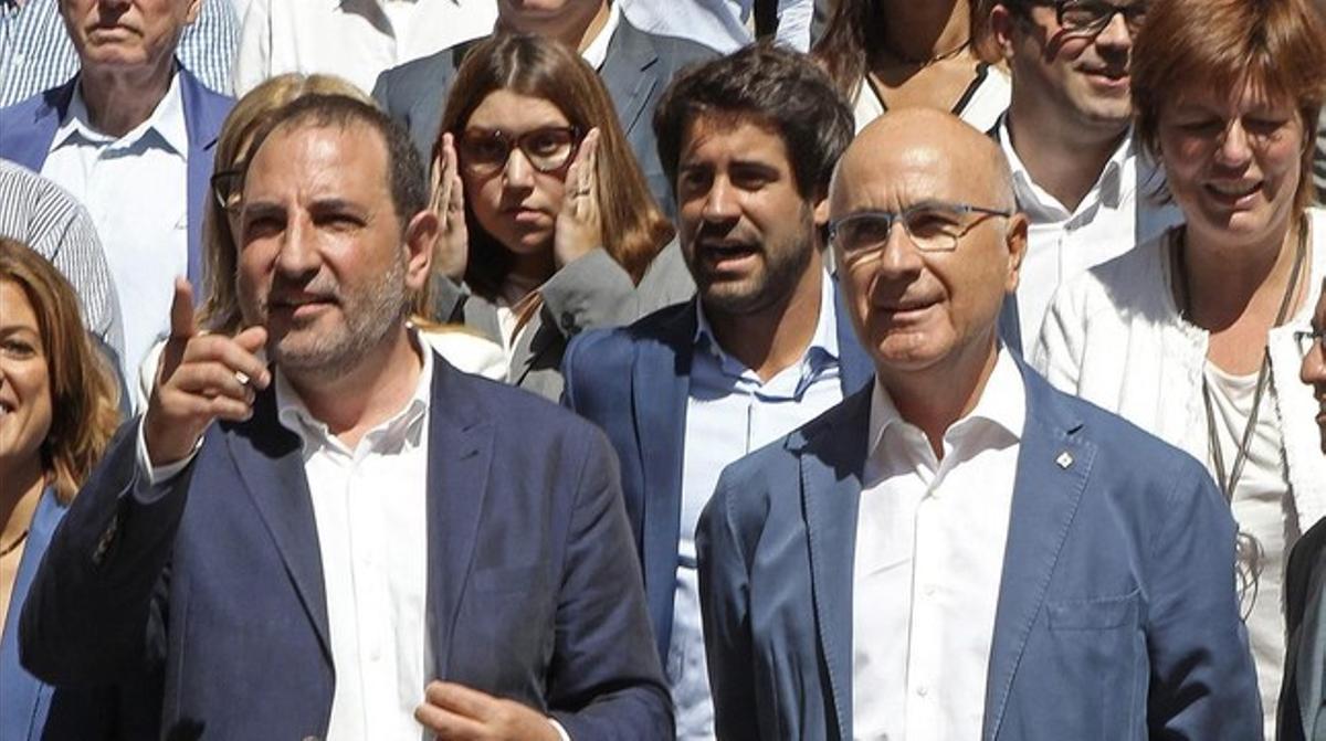 El candidat d’Unió al 27-S, Ramon Espadaler, amb el líder del partit, Josep Antoni Duran Lleida, i el repte de membres de la llista, aquest dijous, 20 d’agost.
