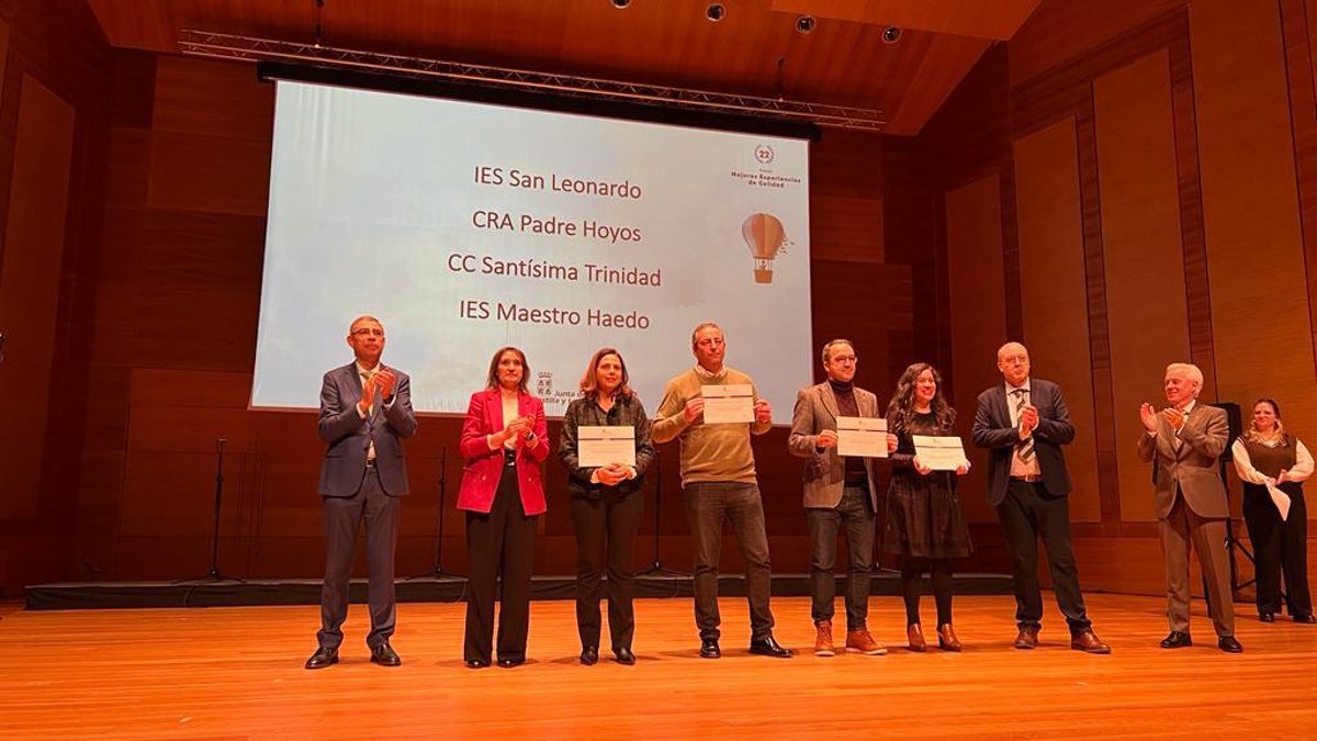 Representantes del IES Maestro Haedo y Santísima Trinidad, premiados por sus planes de calidad.