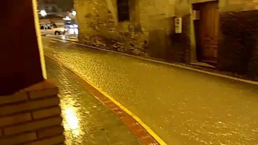 La lluvia convierte calles de Caravaca en ríos