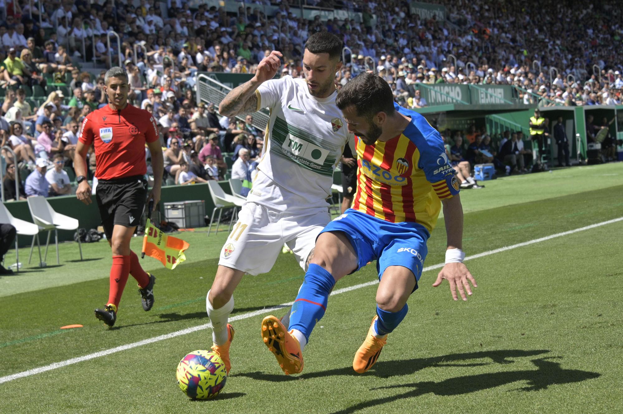 El Elche pone la alfombra al Valencia (0-2)