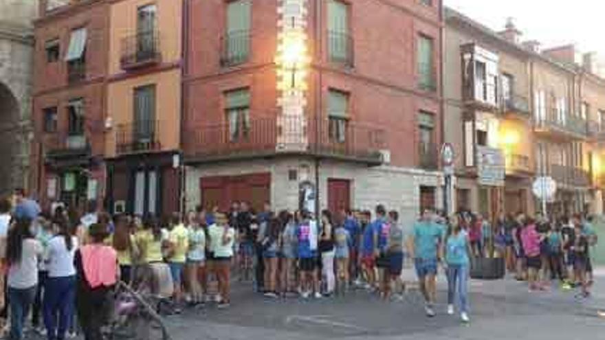 Más de 150 jóvenes participan en la yincana de San Lorenzo