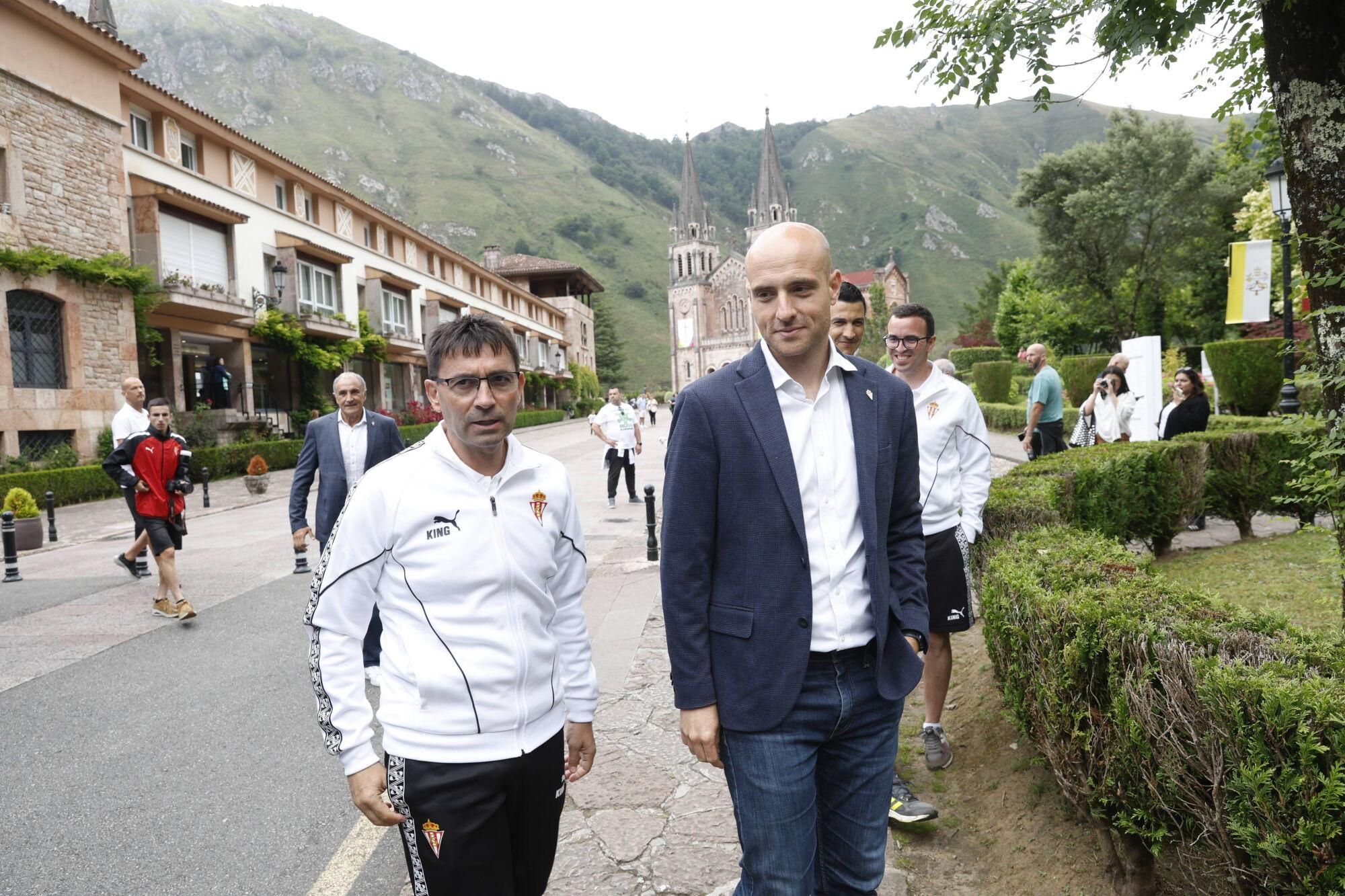 EN IMÁGENES: Visita del Sporting a La Santina en Covadonga